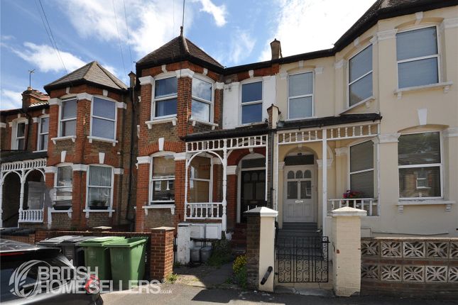 1 bed property, in Sandrock Road, £315,000