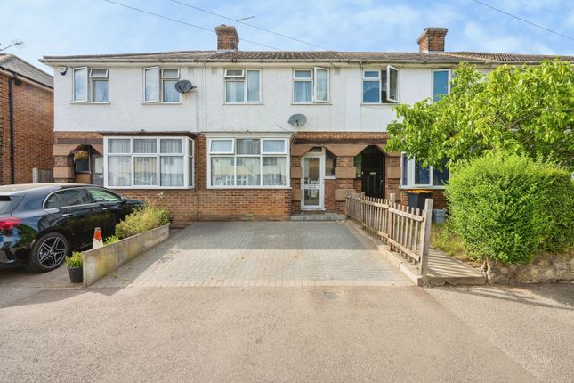 3 bed property, in Oak Road, £270,000