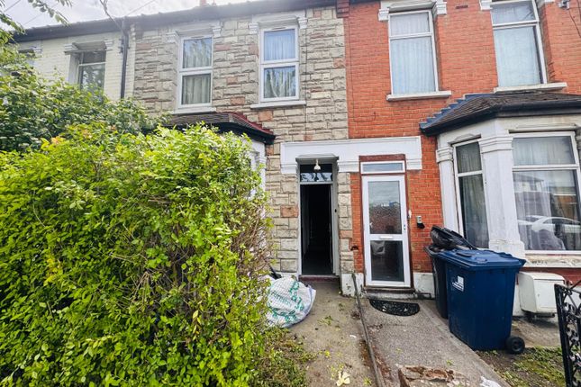 Studio, in Southall UB2, £425,000