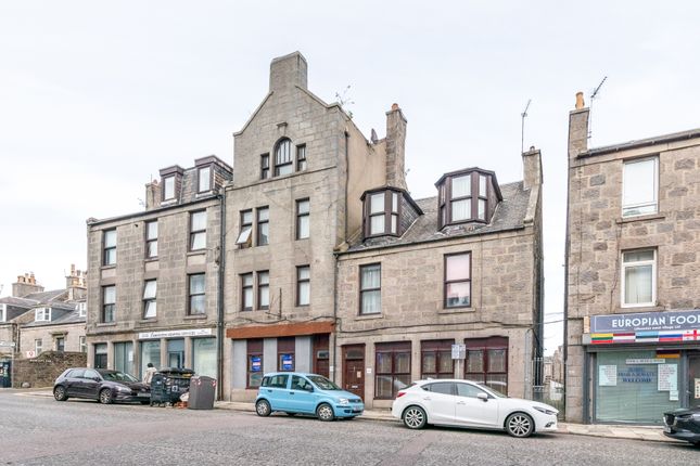 1 bed property, in George Street, £43,000