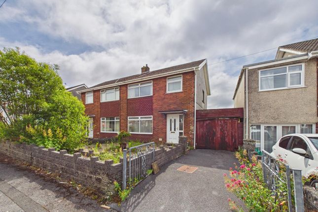 3 bed property, in Gower View, £185,000