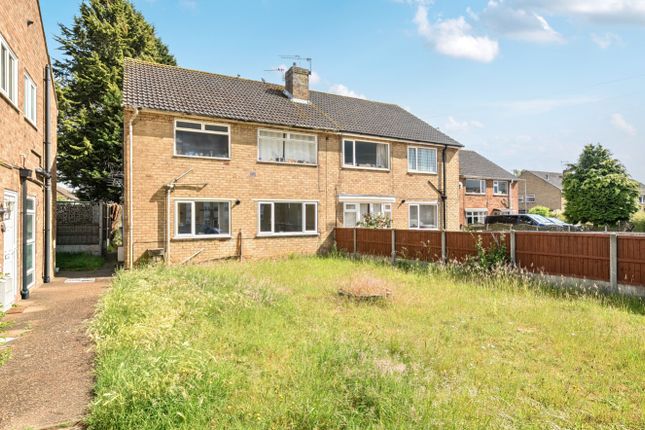 2 bed property, in Dellfield Avenue, £40,000
