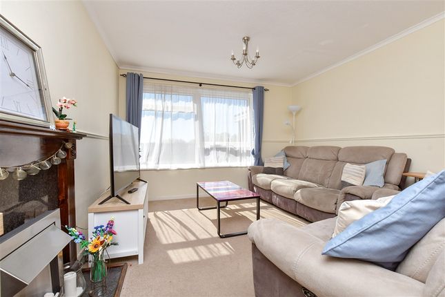 2 bed property, in Pound Road, £325,000