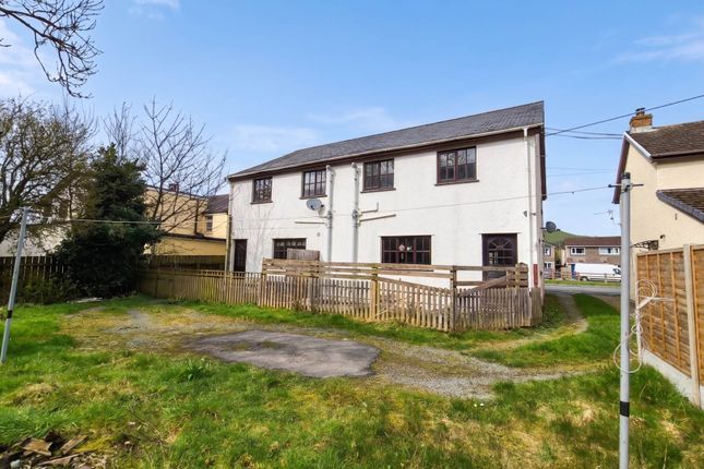3 bed property, in Pentre Llyn, £190,000