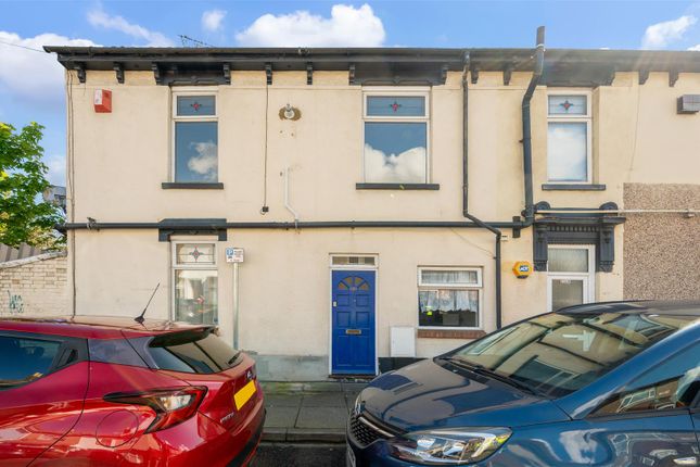 2 bed property, in New Road, £195,000