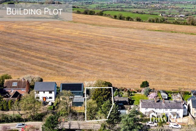 4 bed property, in The Green, £175,000