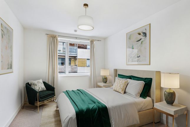 2 bed property, in Sharpthorne Court, £315,000