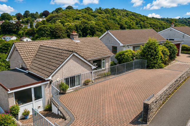 5 bed property, in Trenance Road, £325,000