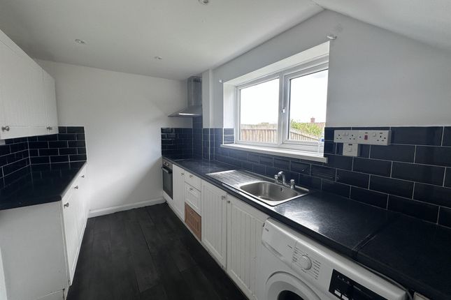 2 bed property, in Woodford Road, £100,000
