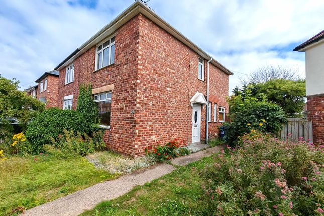 3 bed property, in Prince Edward Road, £150,000