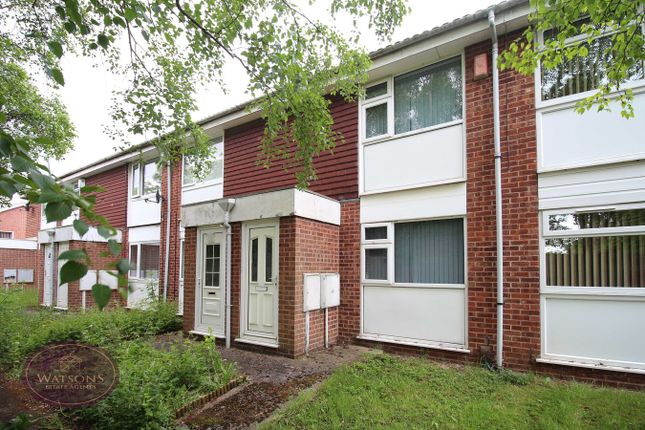 2 bed property, in Hemscott Close, £170,000