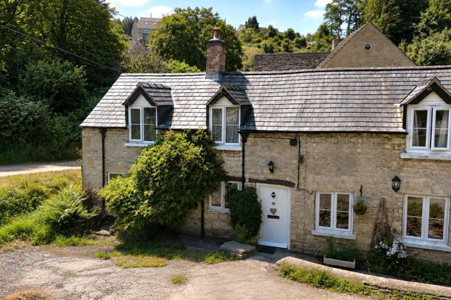 2 bed property, in The Knoll, £365,000