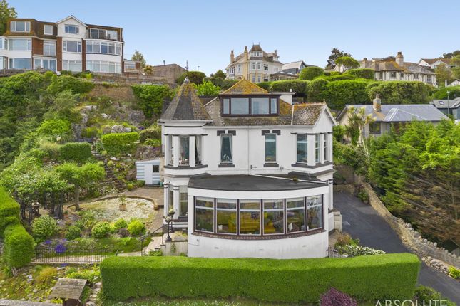 2 bed property, in Berry Head Road, £200,000