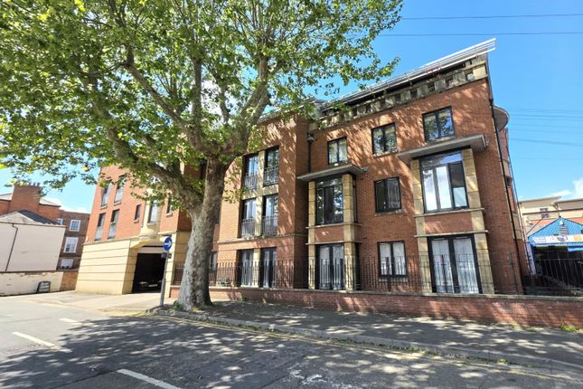 2 bed property, in St Marys Street WR1, £175,000