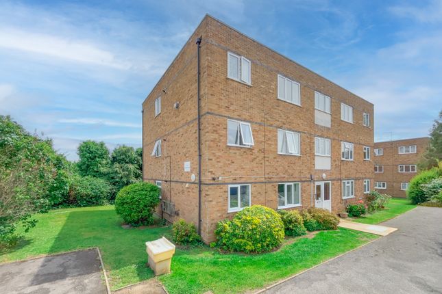 2 bed property, in Frances Court Soulbury Road, £210,000