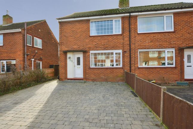 2 bed property, in Lunns Crescent, £140,000