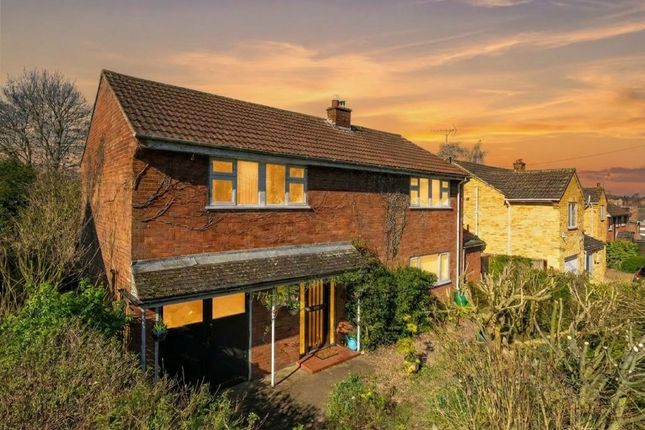 5 bed property, in Kitty Briggs Lane, £290,000