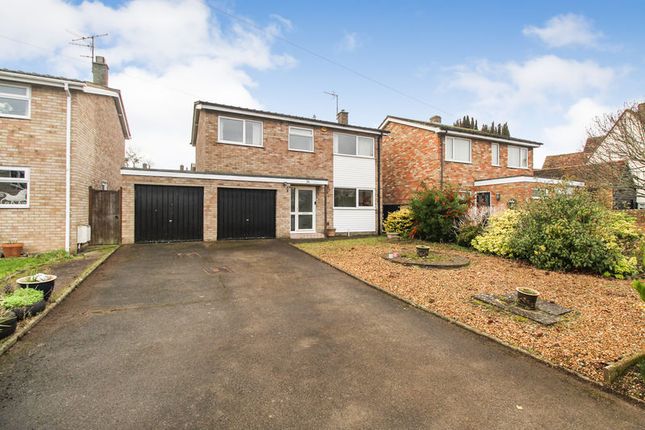 4 bed property, in High Street, £450,000