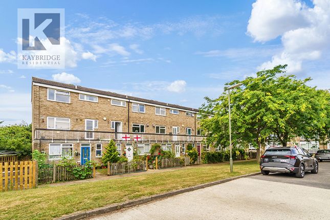 2 bed property, in Curtis Road, £300,000