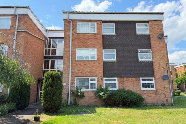 1 bed property, in Fairview Road, £150,000