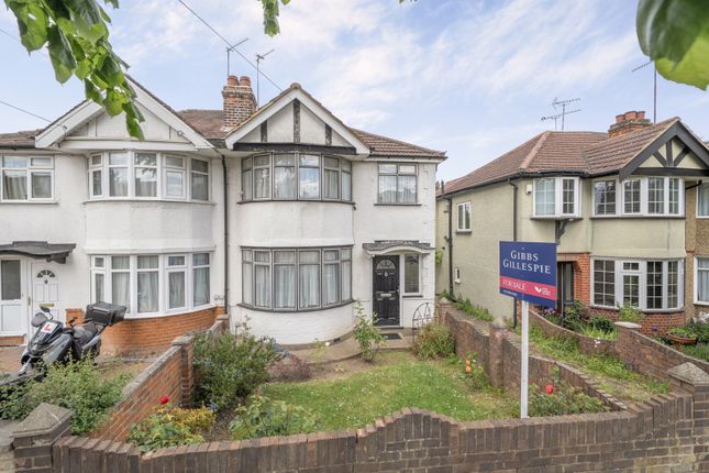 3 bed property, in Somervell Road, £575,000