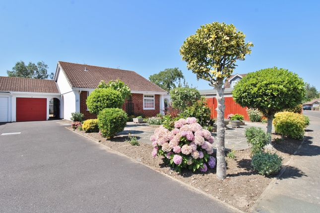 2 bed property, in Lanes End, £475,000