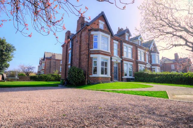 8 bed property, in Merrilocks Road, £930,000