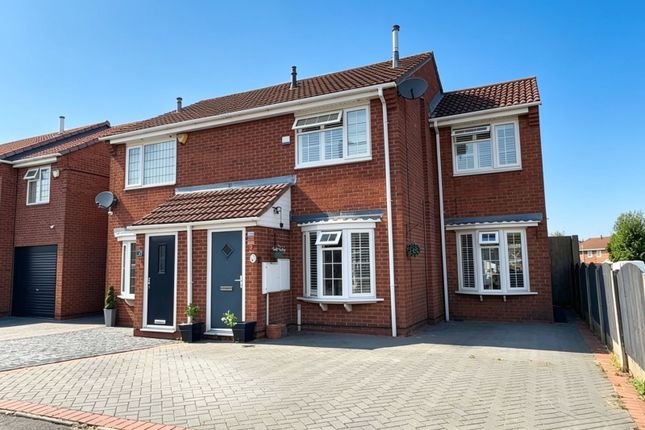 2 bed property, in Goode Close, £240,000