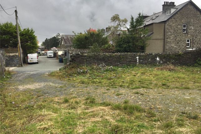 Studio, in Ffordd Manod, £70,000