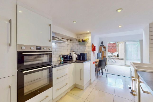 5 bed property, in Rotherhithe New Road, £700,000