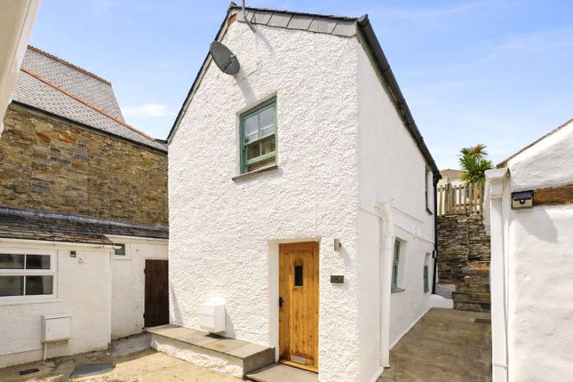 2 bed property, in Egloshayle Road, £230,000