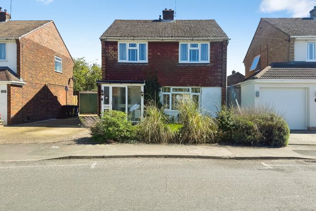 3 bed property, in Churchill Close, £525,000