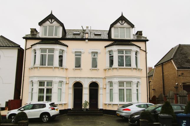 1 bed property, in Finchley Lane, £220,000