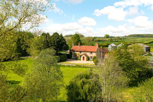 5 bed property, in Lillingstone Dayrell, £1,950,000