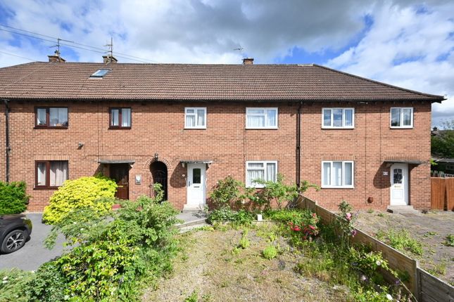 3 bed property, in Holmefield Crescent, £220,000