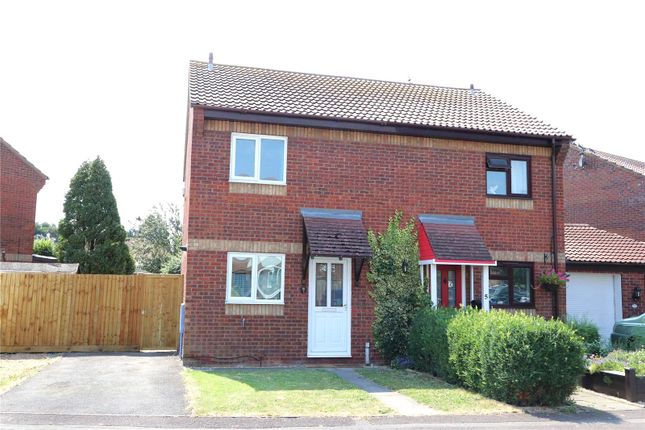 2 bed property, in The Close, £289,000