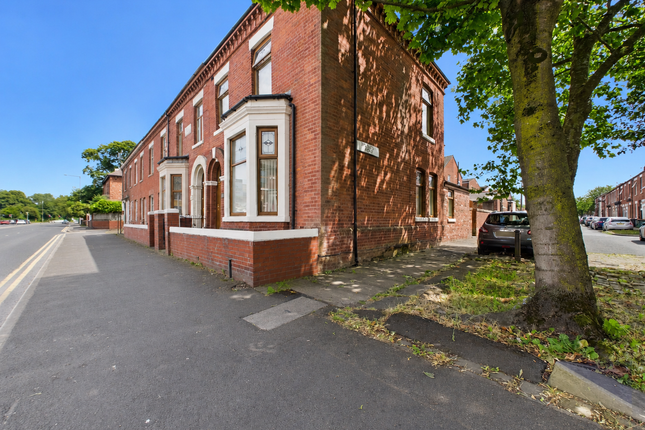 4 bed property, in Blackpool Road, £280,000