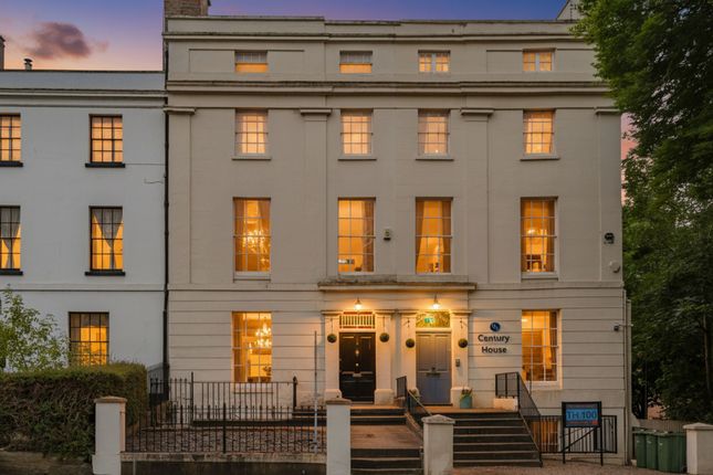 5 bed property, in London Road, £650,000
