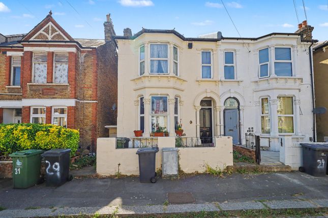 1 bed property, in 31A Radford Road, £290,000