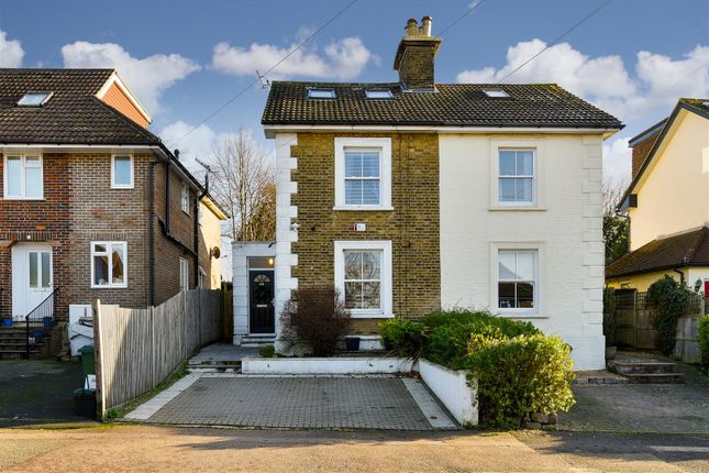 4 bed property, in Ladbroke Road, £600,000