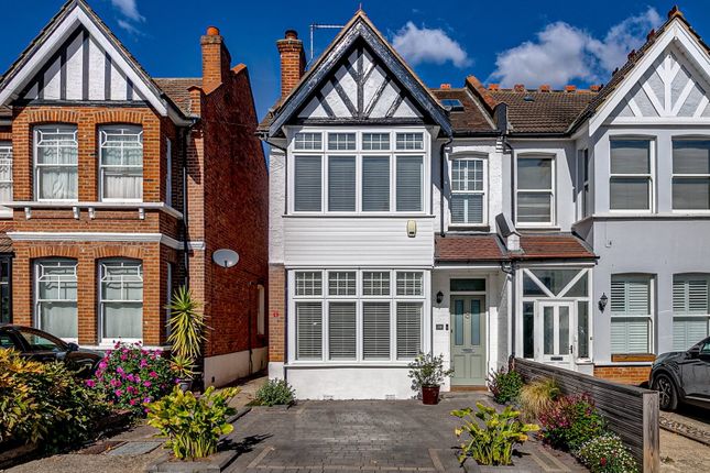 4 bed property, in Dukes Avenue, £975,000