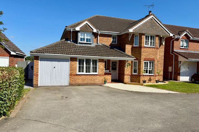 4 bed property, in Foxglove Close, £499,950