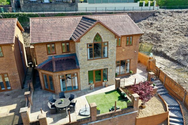 4 bed property, in Lower Road, £450,000