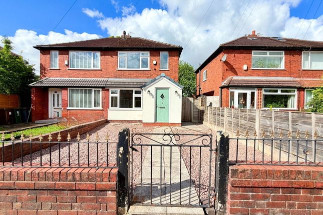 2 bed property, in Heatley Close, £230,000
