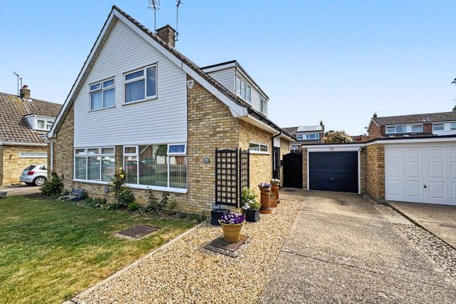 2 bed property, in Kersey Close, £270,000
