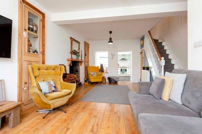 3 bed property, in High Street, £268,750