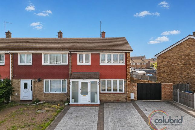 3 bed property, in Dunlop Road, £450,000