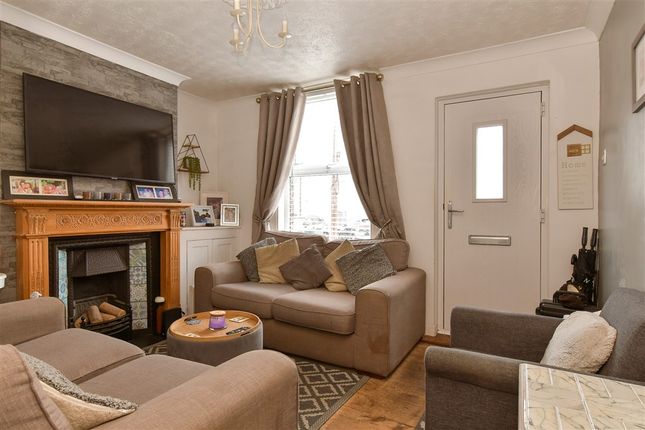4 bed property, in Charlotte Street, £240,000