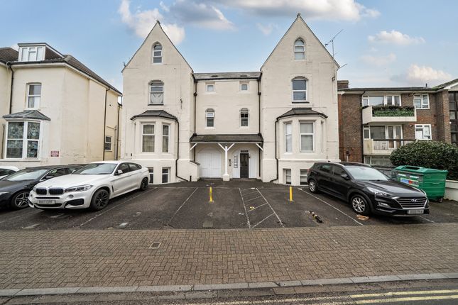 2 bed property, in Alhambra Road, £150,000