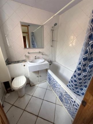 1 bed property, in St. Pauls Close, £265,000